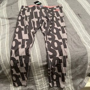 Nike legging, New. Small hole seen in photo. Size Xl